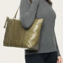 The Frye Company Melissa Zip Shopper BAGS & ACCESSORIES