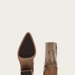 The Frye Company Flynn Short Inside Zip Women