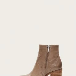 The Frye Company Flynn Short Inside Zip Women