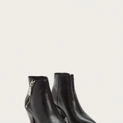 The Frye Company Women Lila Zip Short