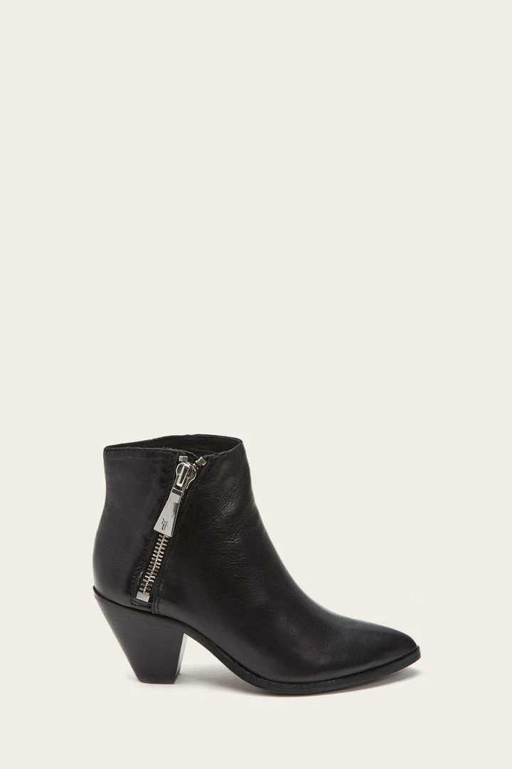 The Frye Company Women Lila Zip Short 3 The Frye Company Women Lila Zip Short