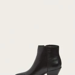 The Frye Company Women Lila Zip Short 11 The Frye Company Women Lila Zip Short