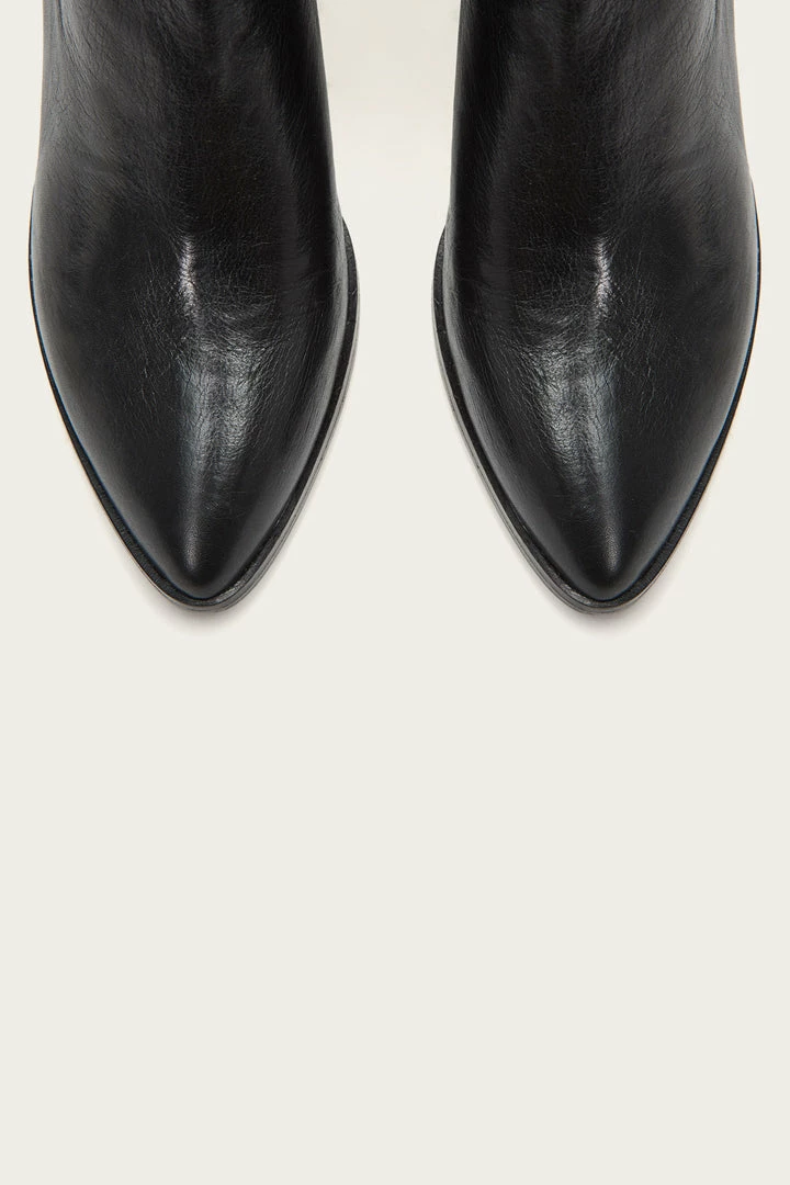 The Frye Company Women Lila Zip Short 8 The Frye Company Women Lila Zip Short