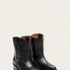 The Frye Company Billy Short