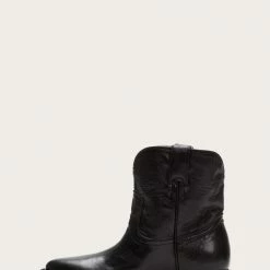 The Frye Company Billy Short