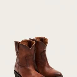 The Frye Company Billy Short