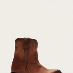 The Frye Company Billy Short