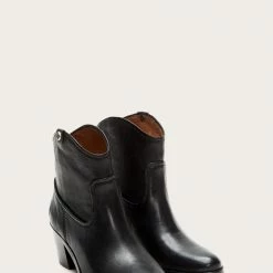 The Frye Company Jolene Pull On Short Women
