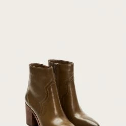 The Frye Company Flynn Short Inside Zip