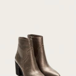 The Frye Company Flynn Short Inside Zip Women