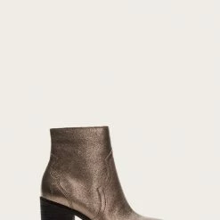 The Frye Company Flynn Short Inside Zip Women