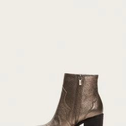 The Frye Company Flynn Short Inside Zip Women