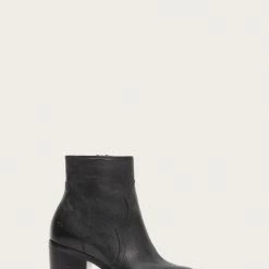 The Frye Company Flynn Short Inside Zip Women