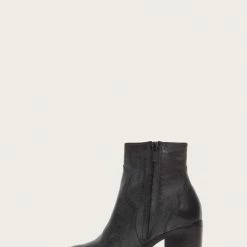 The Frye Company Flynn Short Inside Zip Women