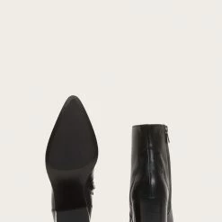 The Frye Company Women Flynn Short Inside Zip