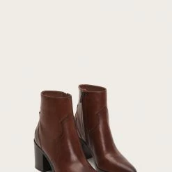 The Frye Company Women Flynn Short Inside Zip