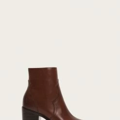 The Frye Company Women Flynn Short Inside Zip