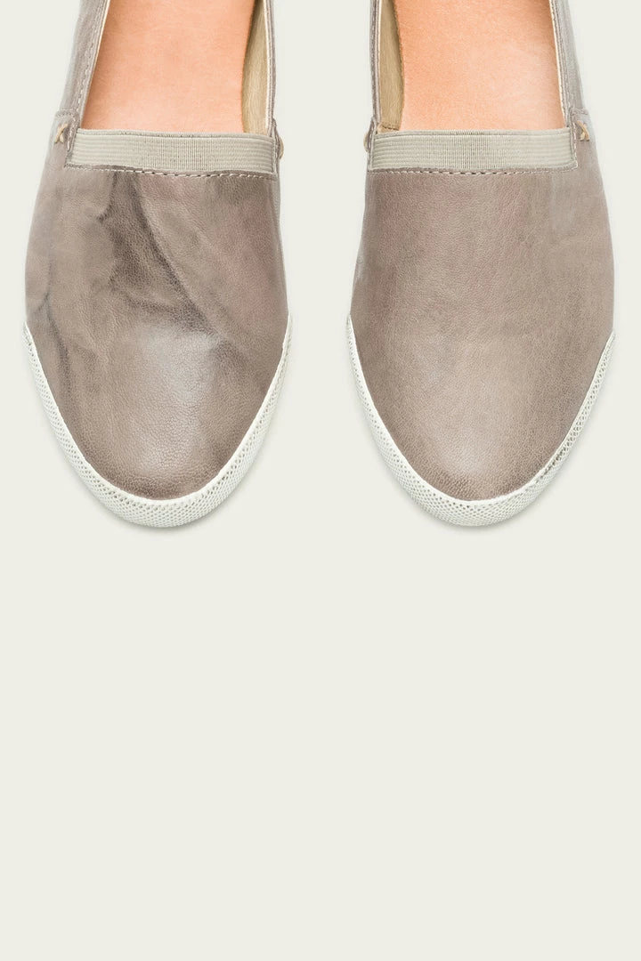 The Frye Company SHOES Melanie Slip On 8 The Frye Company SHOES Melanie Slip On