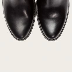 The Frye Company Women Diana Grommet Short