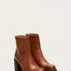 The Frye Company Women Karen Inside Zip Short