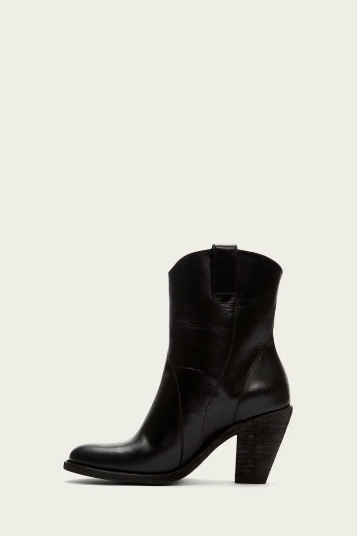 The Frye Company Mustang Seam Short Women 6 The Frye Company Mustang Seam Short Women