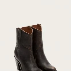 The Frye Company Women Mustang Seam Short