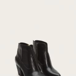 The Frye Company Women Renee Seam Short