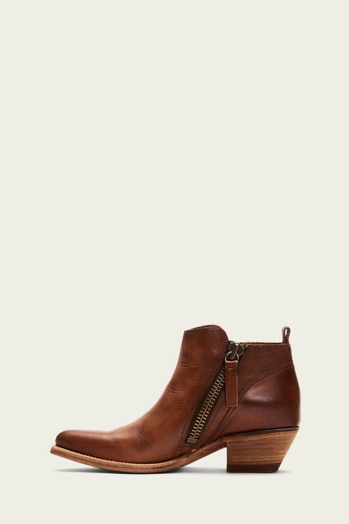 The Frye Company Sacha Moto Short SHOES 6 The Frye Company Sacha Moto Short SHOES