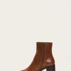 The Frye Company Women Joan Campus Short