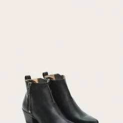 The Frye Company Women Sacha Moto Shortie
