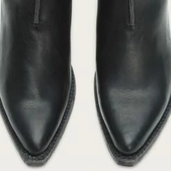 The Frye Company Women Sacha Moto Shortie