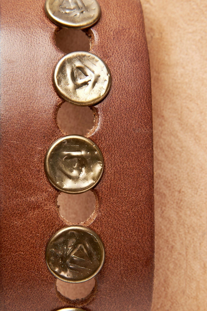 The Frye Company Ally 2 Band Hammered Stud 7 The Frye Company Ally 2 Band Hammered Stud