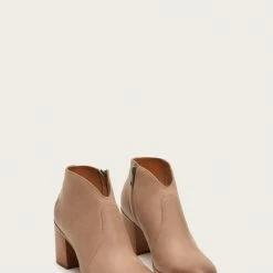 The Frye Company Nora Zip Short