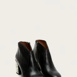 The Frye Company Nora Omaha Short Women