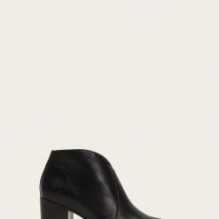 The Frye Company Women Nora Zip Short