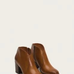 The Frye Company Nora Zip Short Women